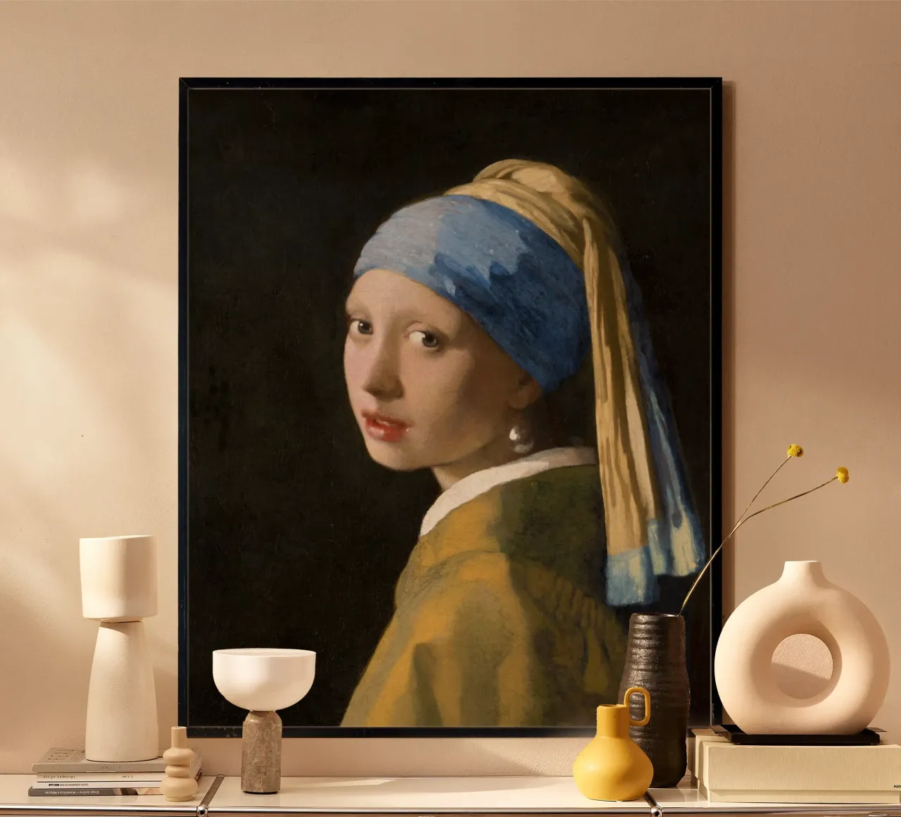 Das Mädchen mit dem Perlenohrring von Johannes Vermeer Poster mit Holzrahmen von Venus Art