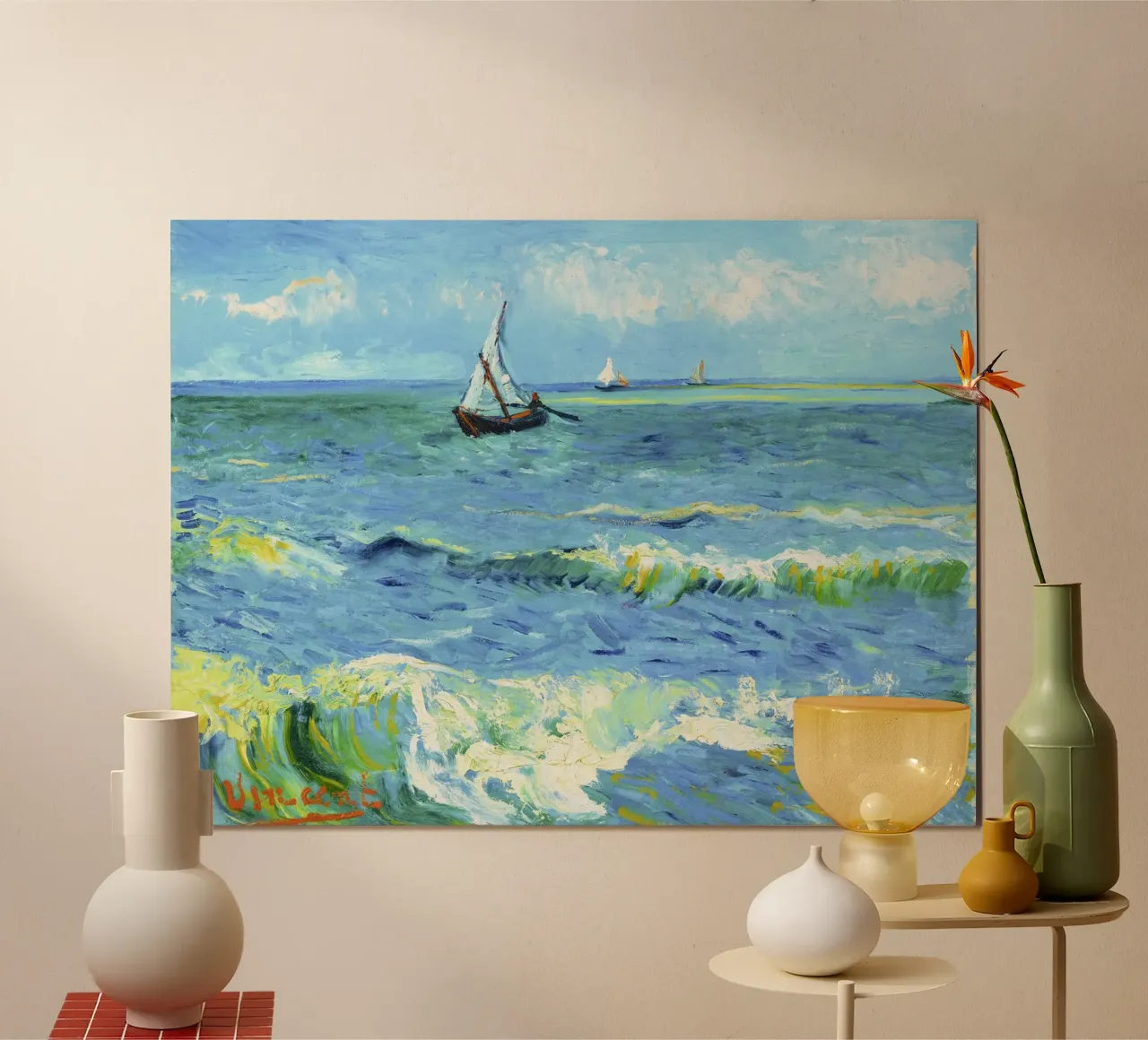 Barche da pesca sulla spiaggia di Les Saintes-Maries-de-la-Mer b poster con telaio in alluminio da Classic Art Prints