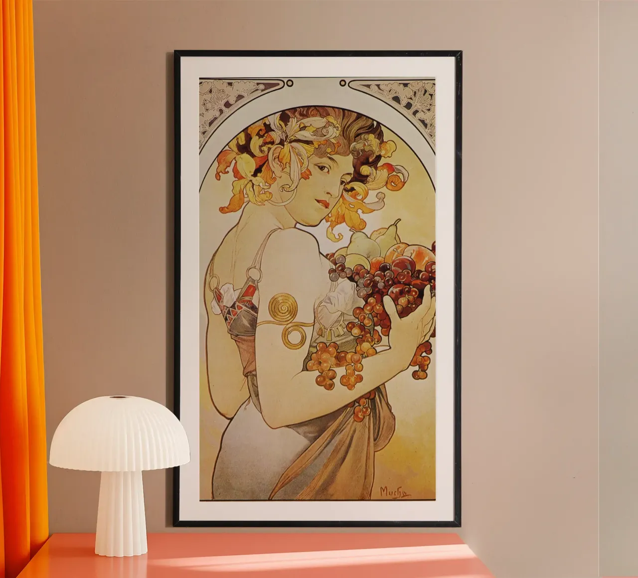 Alfons Mucha - Illustrazione femminile, Art Nouveau poster con telaio in plastica da Aesthetic Muse