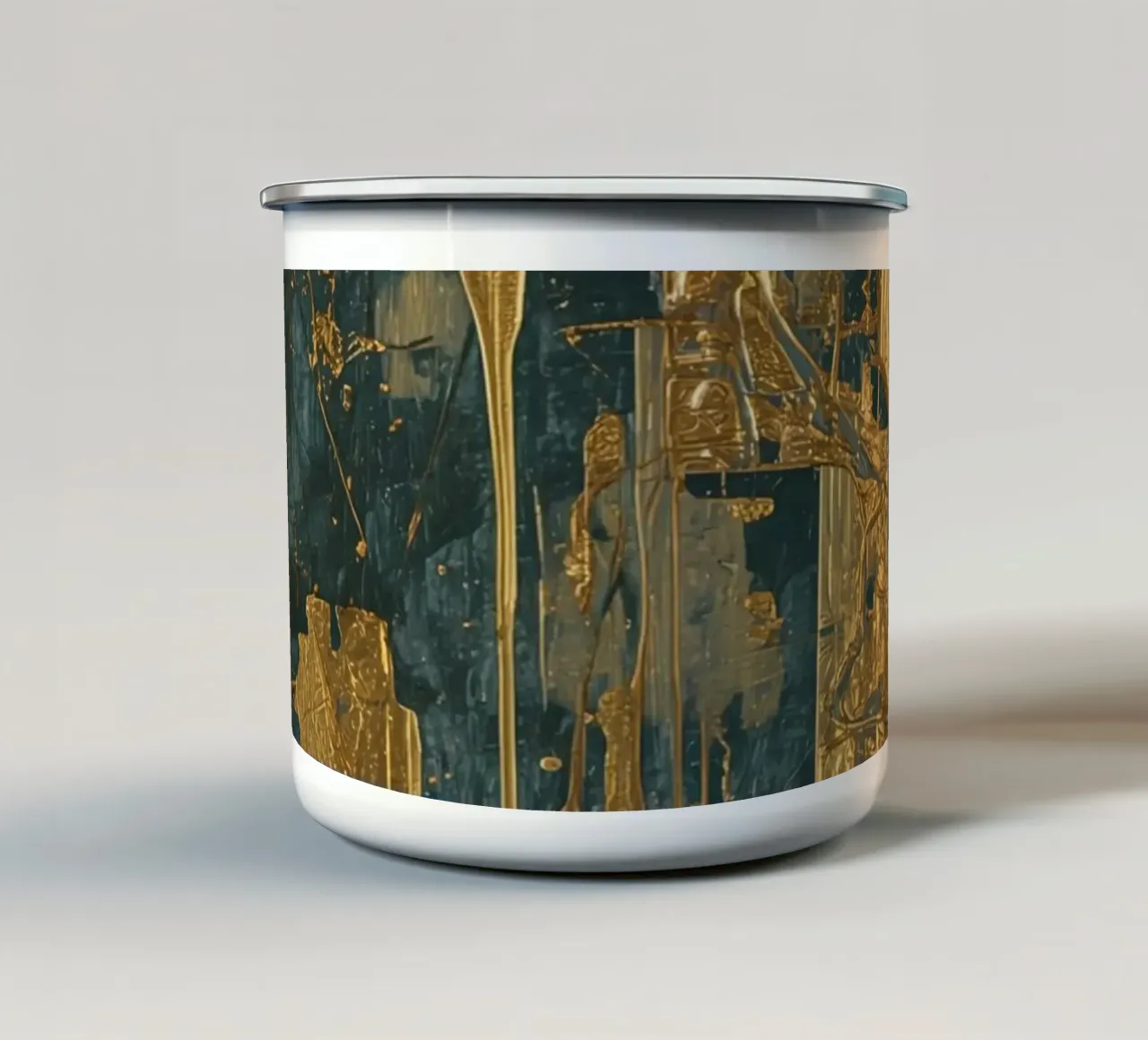 Pittura astratta con texture verde acqua e oro tazza in smalto da DesignDoodle