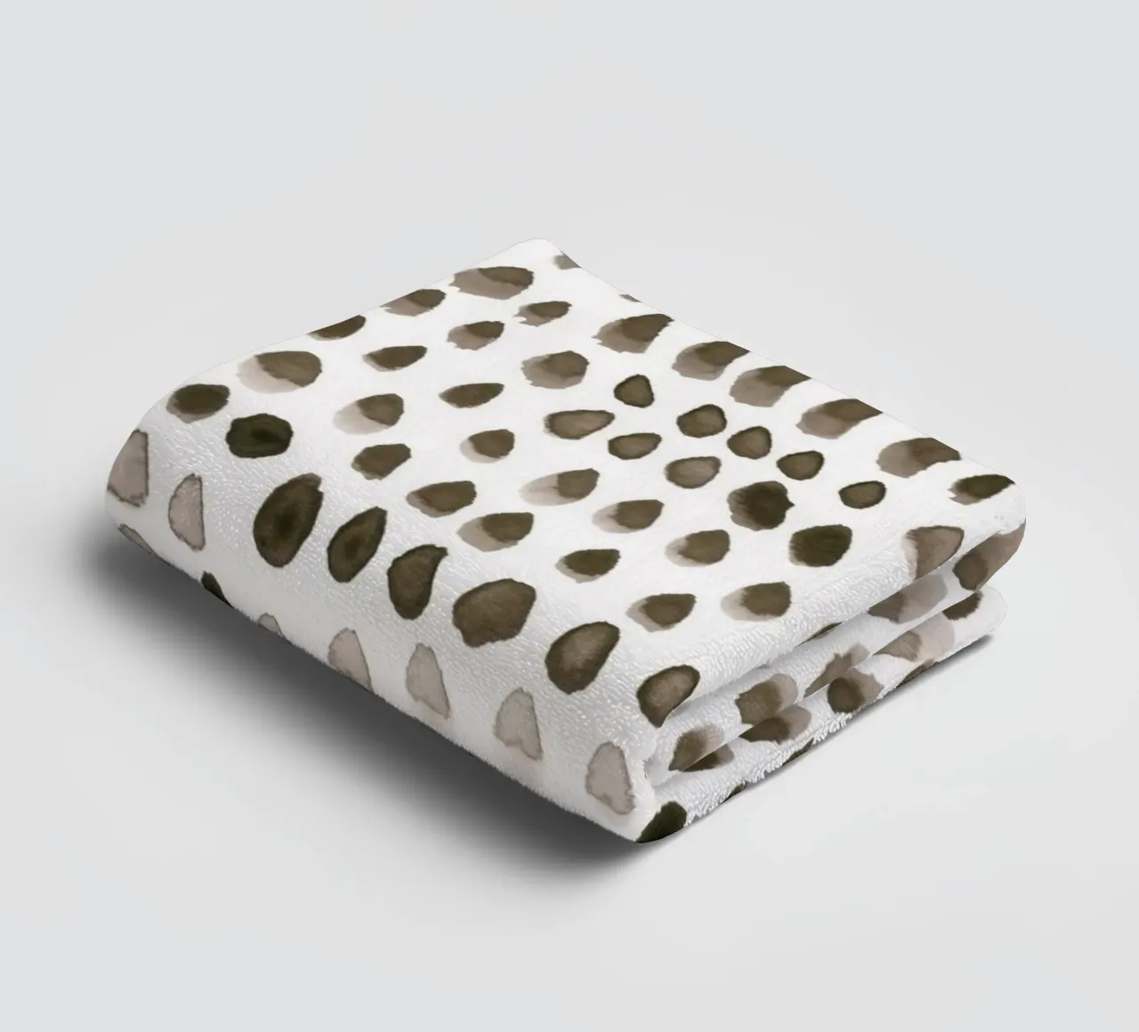 painted dots brown asciugamano da bagno da IRIS LEHNHARDT FINE ART