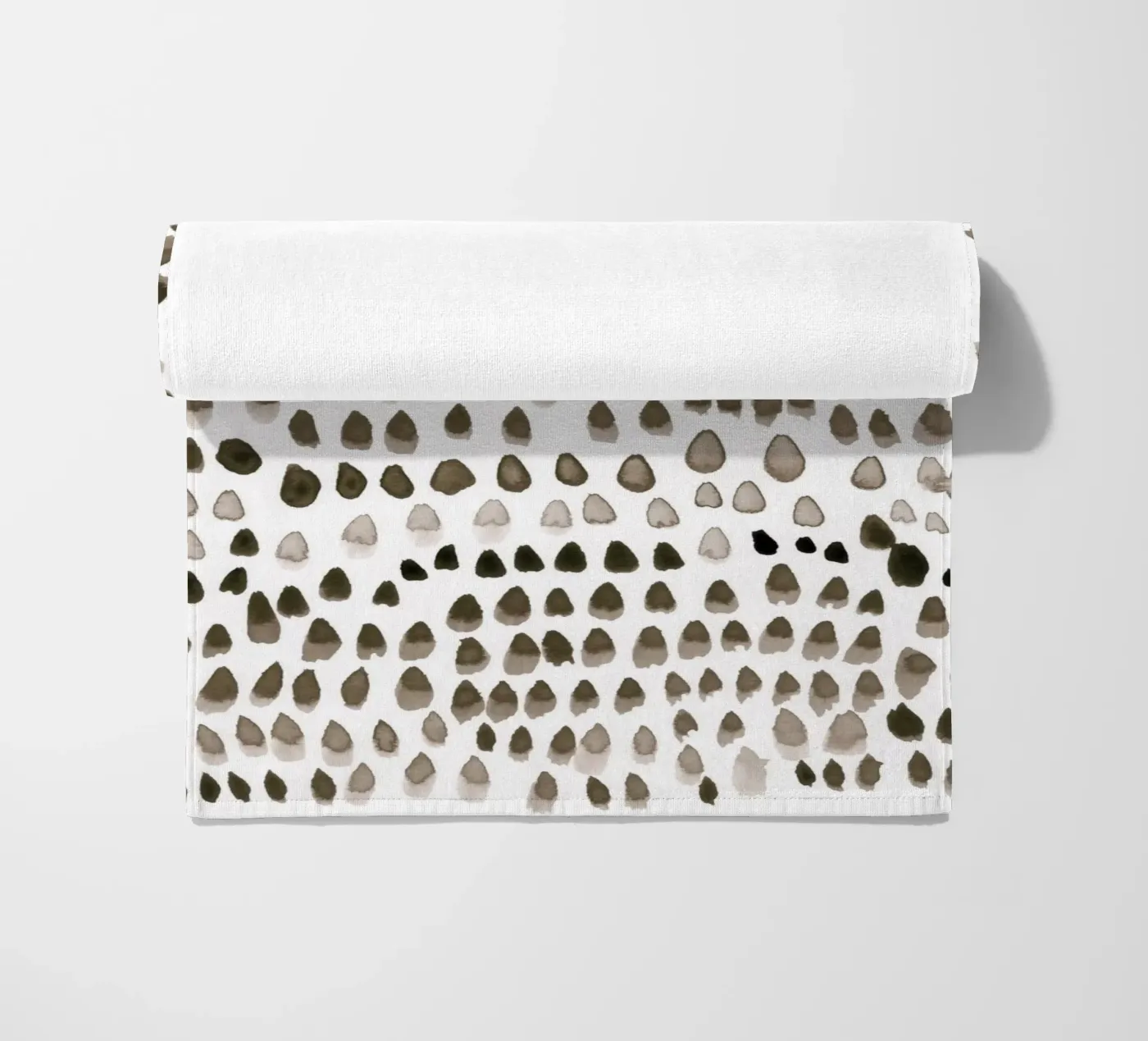 painted dots brown telo mare da IRIS LEHNHARDT FINE ART