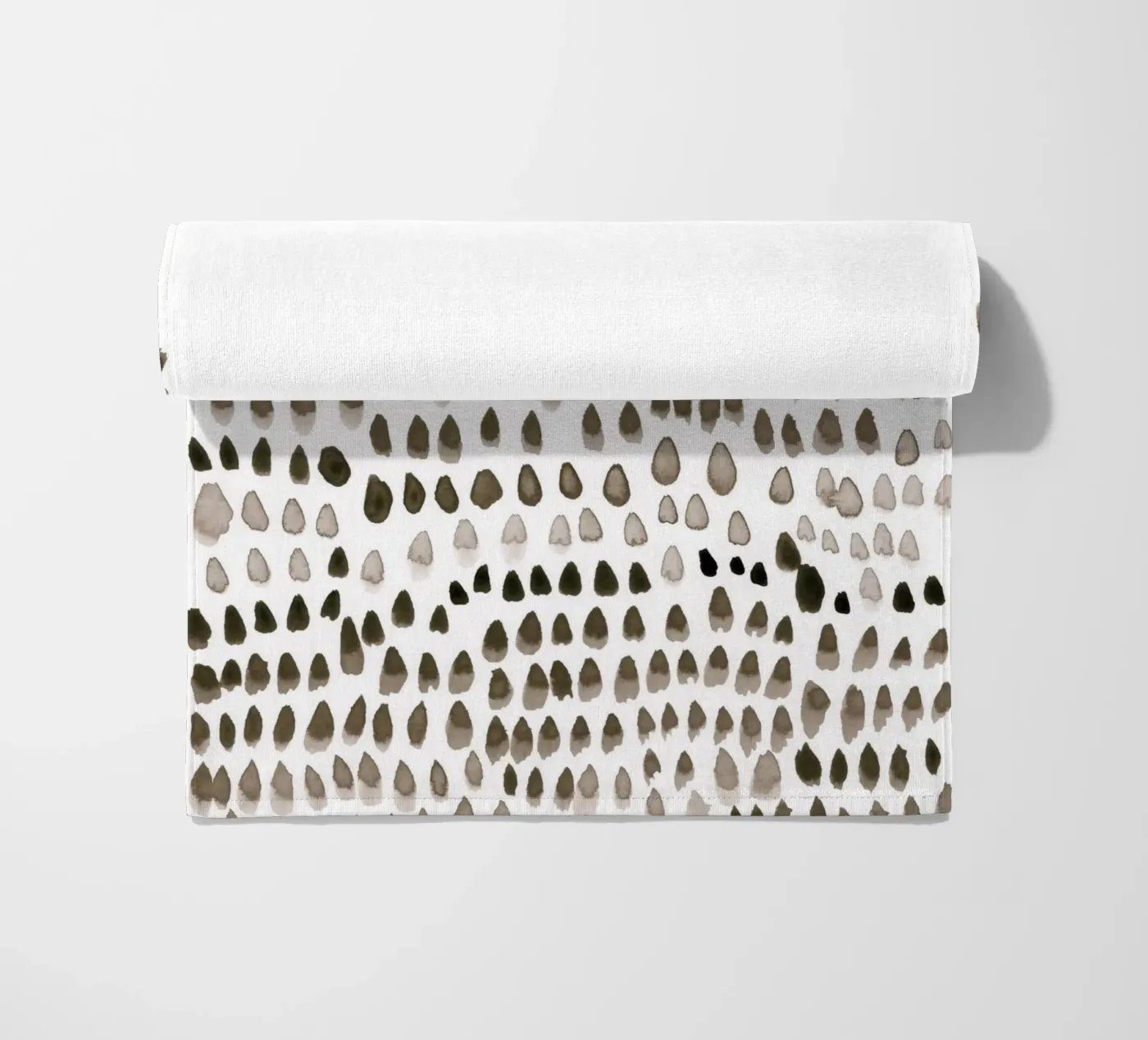 painted dots brown telo mare da IRIS LEHNHARDT FINE ART