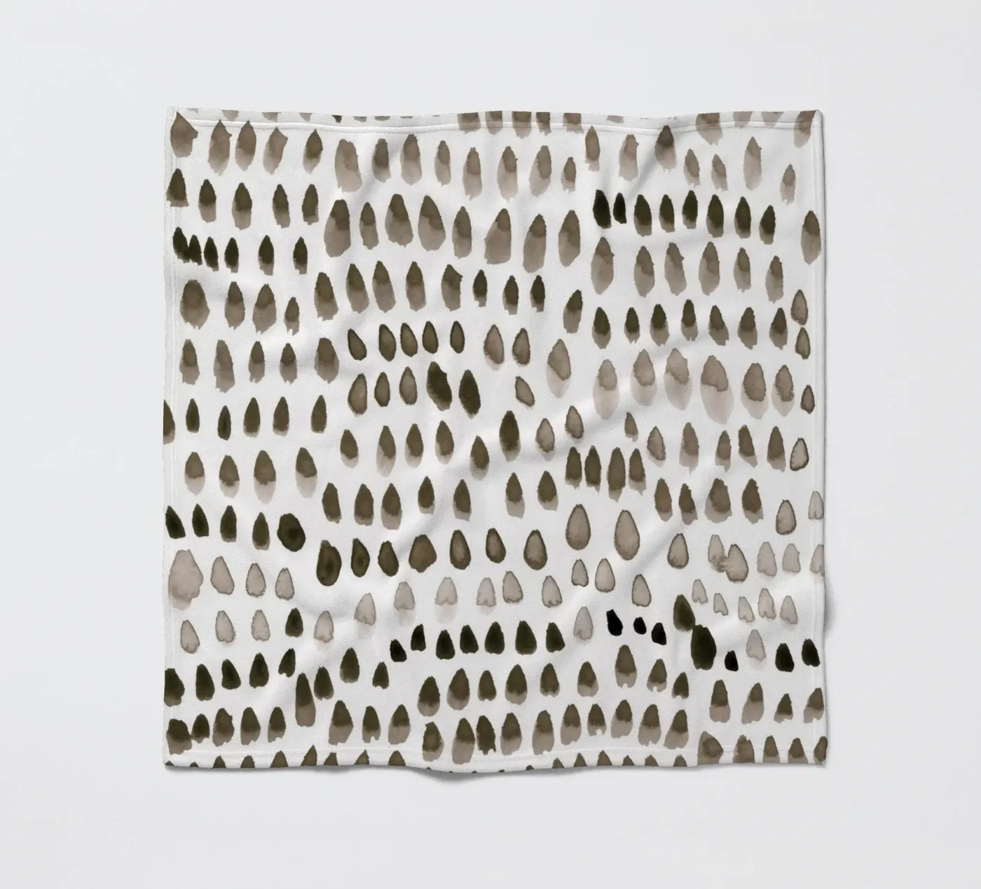 painted dots brown fleecedeken van IRIS LEHNHARDT FINE ART