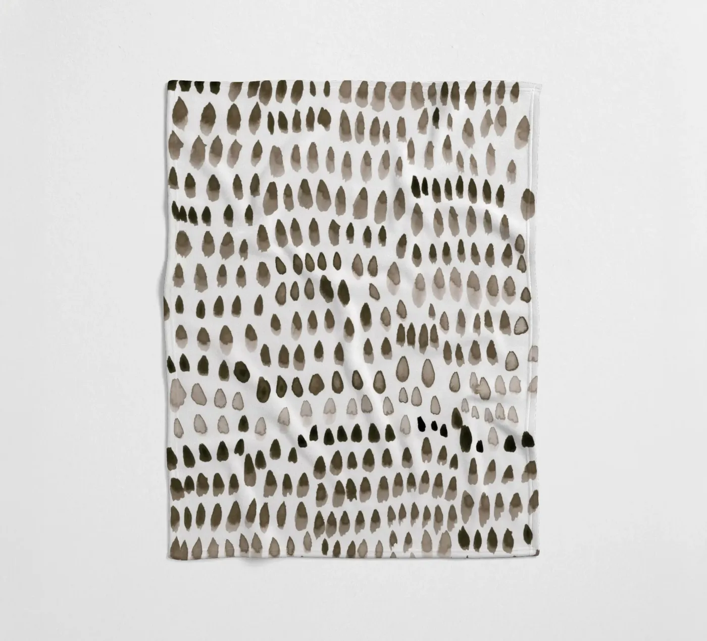 painted dots brown fleecedeken van IRIS LEHNHARDT FINE ART