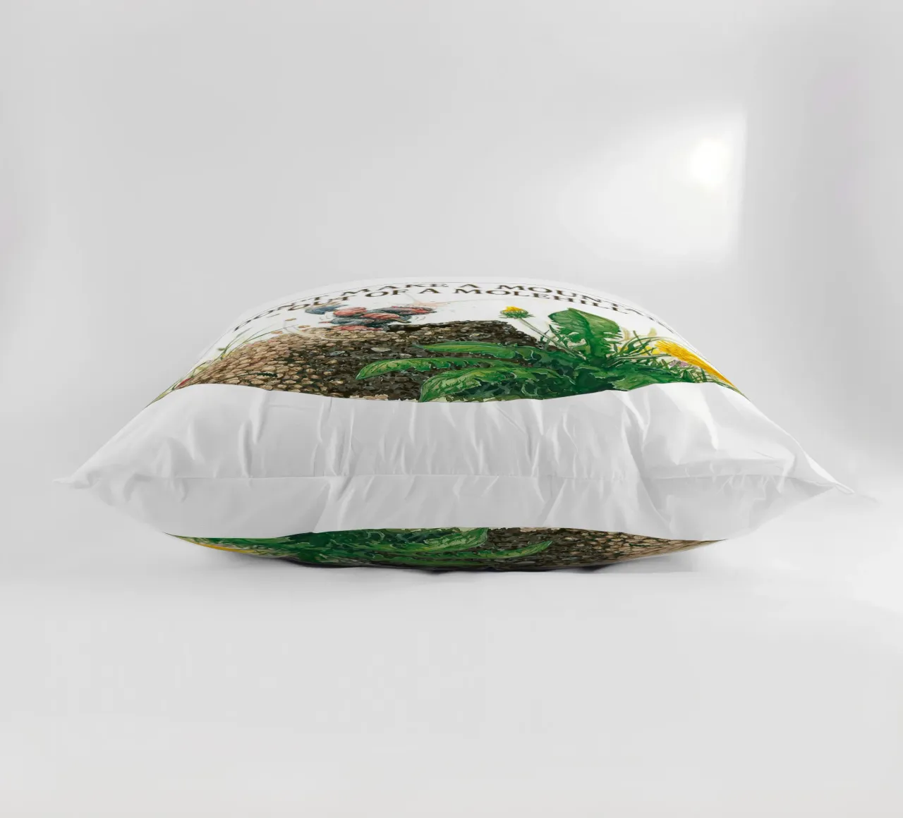 DON´T MAKE A MOUNTAIN OUT OF A MOLEHILL cuscino da Vintage Van Gogh