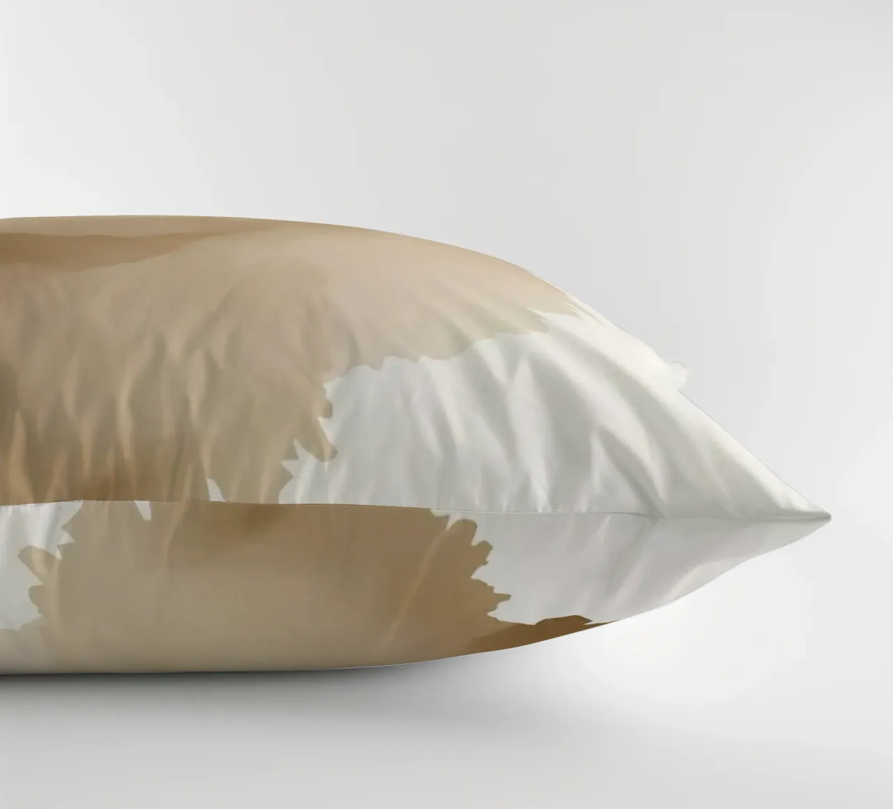 Pila di forme astratte acquerellate Tan cuscino da DesignDoodle