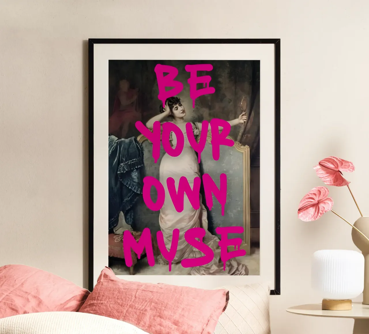 'BE YOUR OWN MUSE poster con telaio in alluminio da Type & Tape
