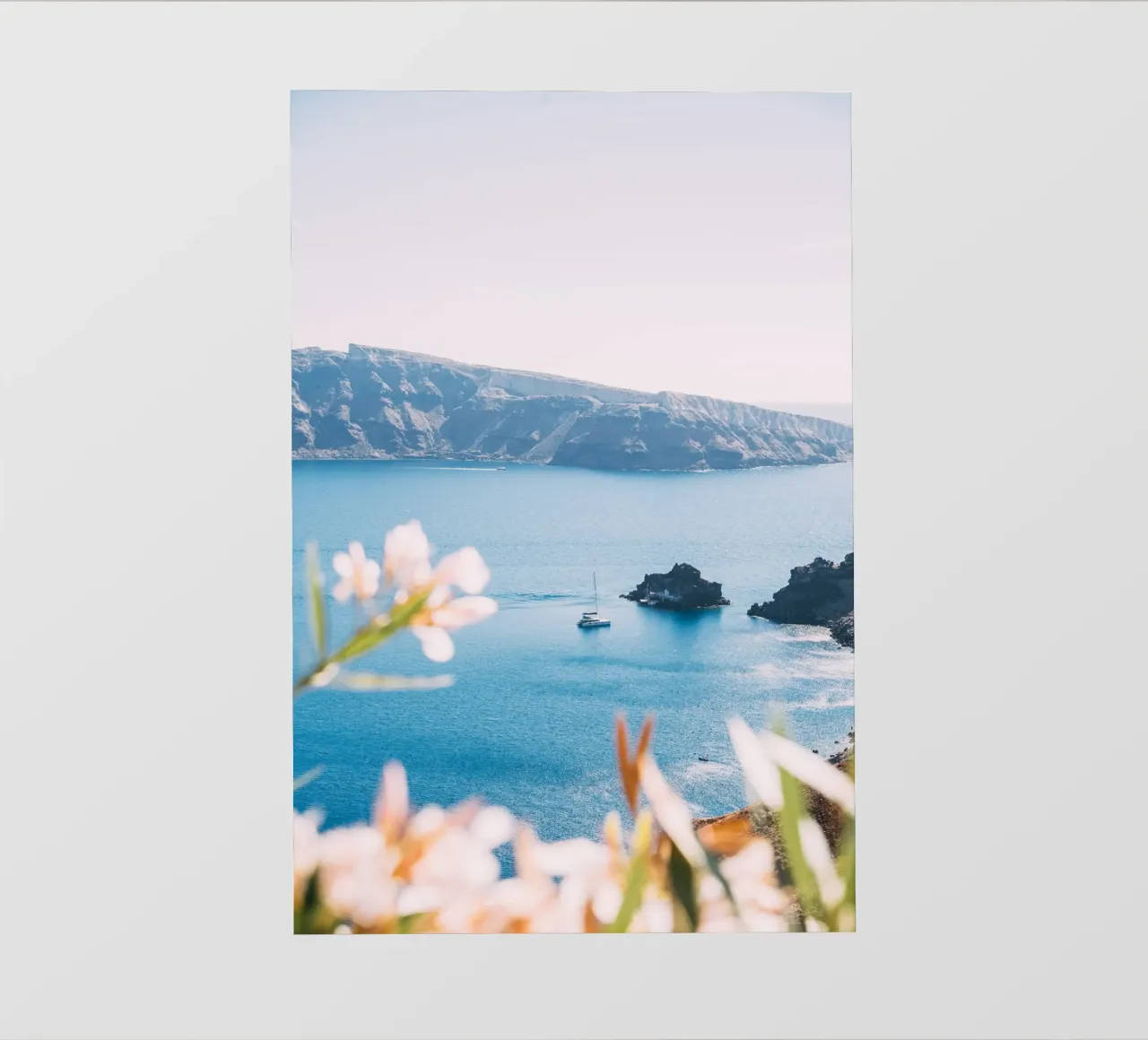 Sailboat in Santorini | Mediterranean sea view telo in pvc da patiphotography
