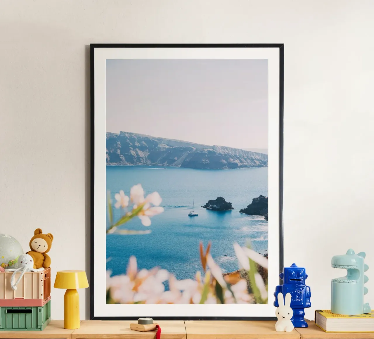 Sailboat in Santorini | Mediterranean sea view Poster mit Holzrahmen von patiphotography