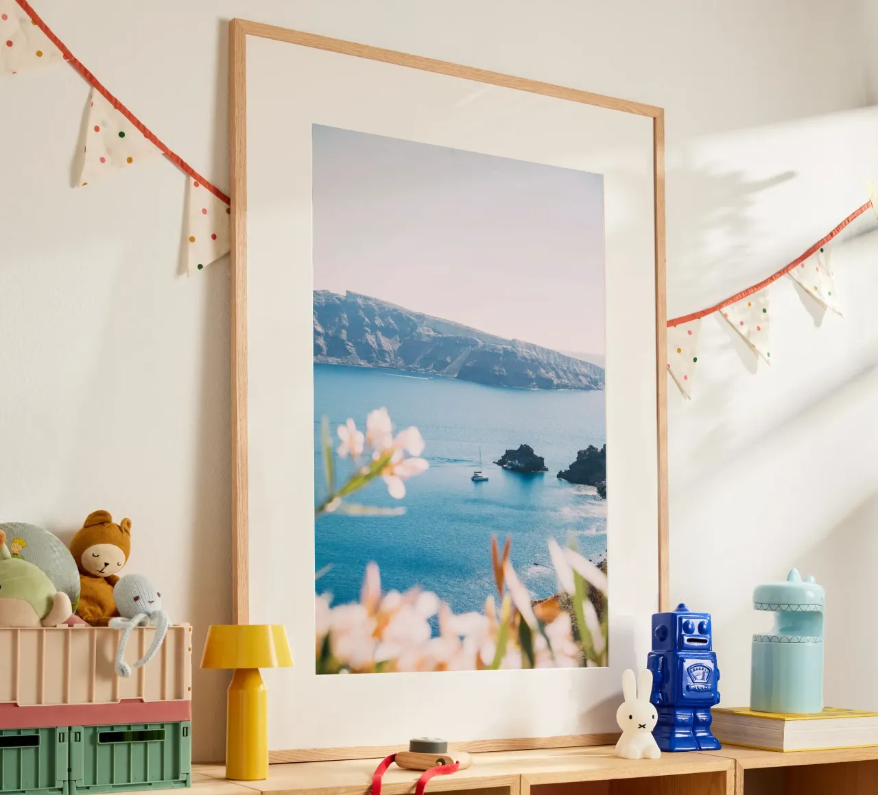 Sailboat in Santorini | Mediterranean sea view Poster mit Holzrahmen von patiphotography