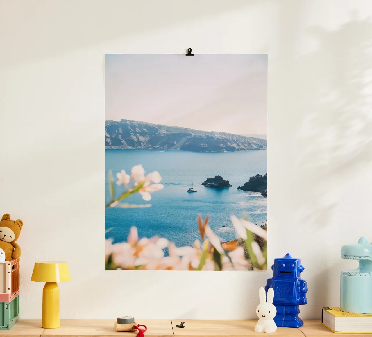 Sailboat in Santorini | Mediterranean sea view Poster mit Holzrahmen von patiphotography