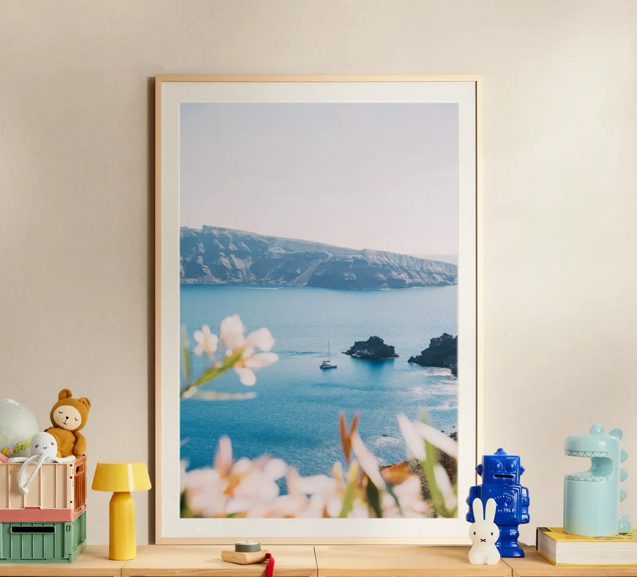 Sailboat in Santorini | Mediterranean sea view Poster mit Holzrahmen von patiphotography