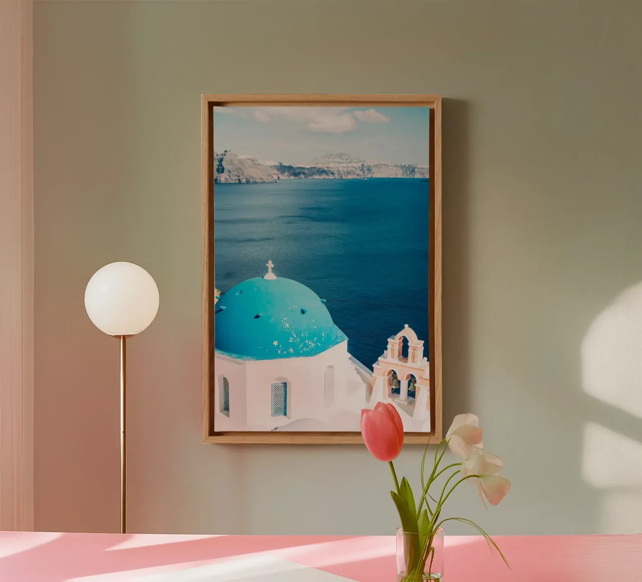 White and blue church in Santorini | sea view in Greece tela con Cornice a cassetta da patiphotography