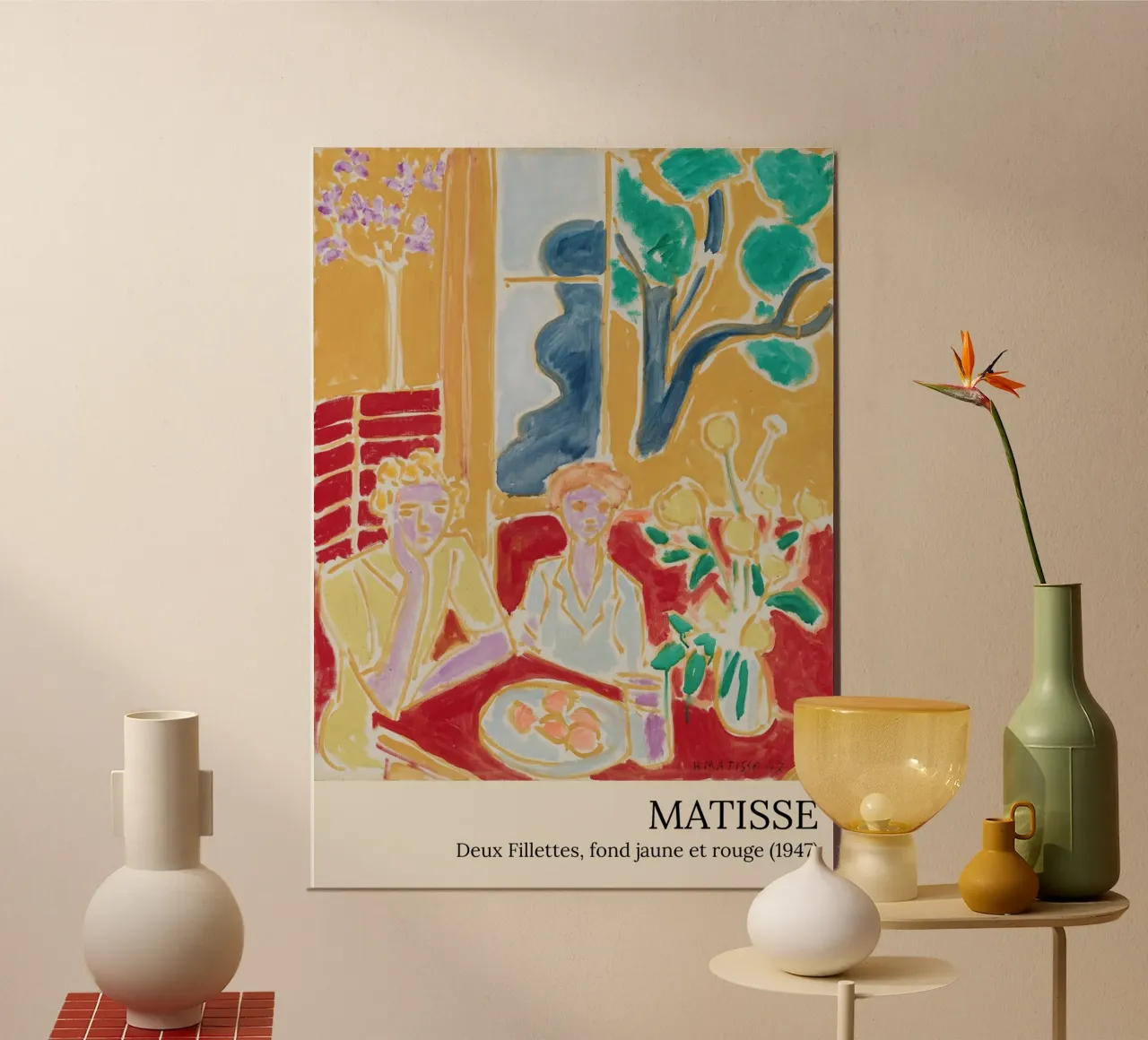 Henri Matisse - Due bambine, sfondo giallo e rosso poster con telaio in legno da the red studio