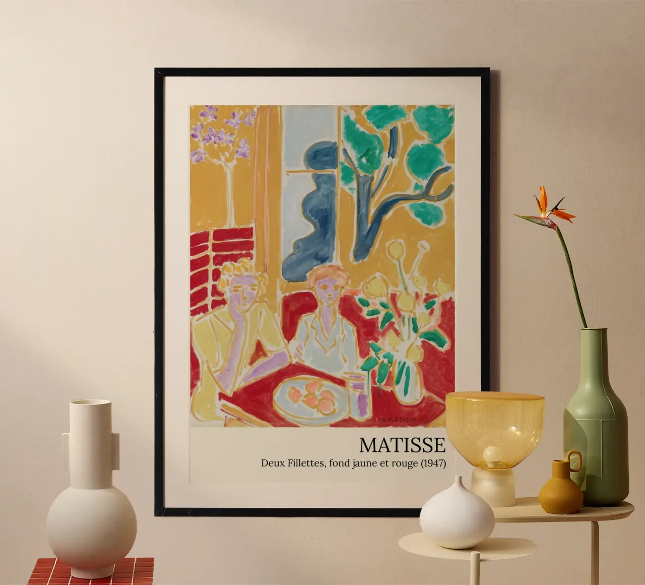Henri Matisse - Due bambine, sfondo giallo e rosso poster con telaio in legno da the red studio
