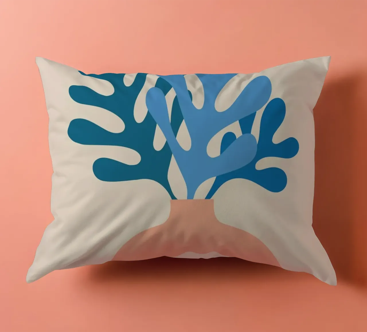 Boho Stillleben mit Korallenblättern cuscino da pierosvisuals