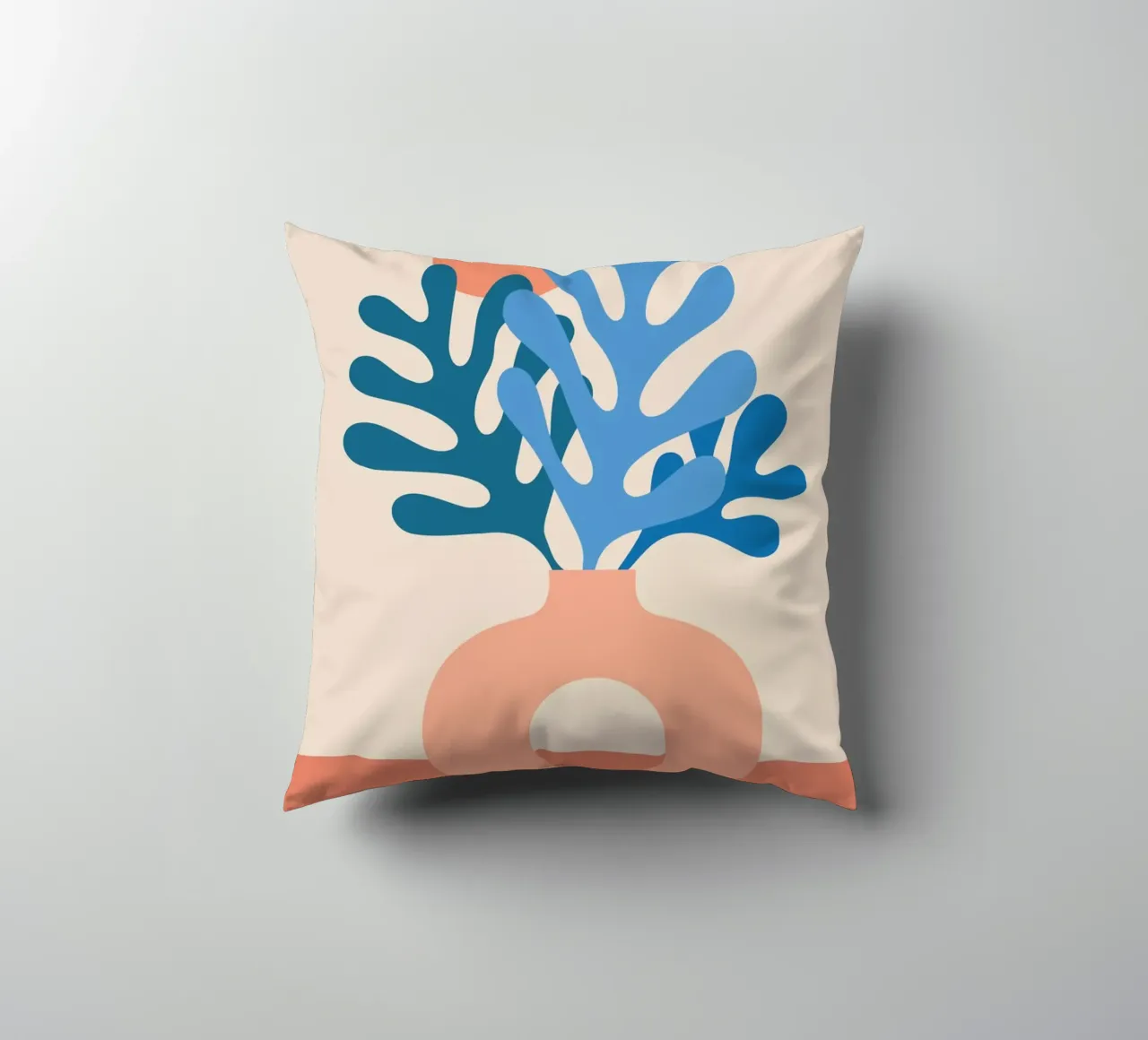 Boho Stillleben mit Korallenblättern cuscino da pierosvisuals
