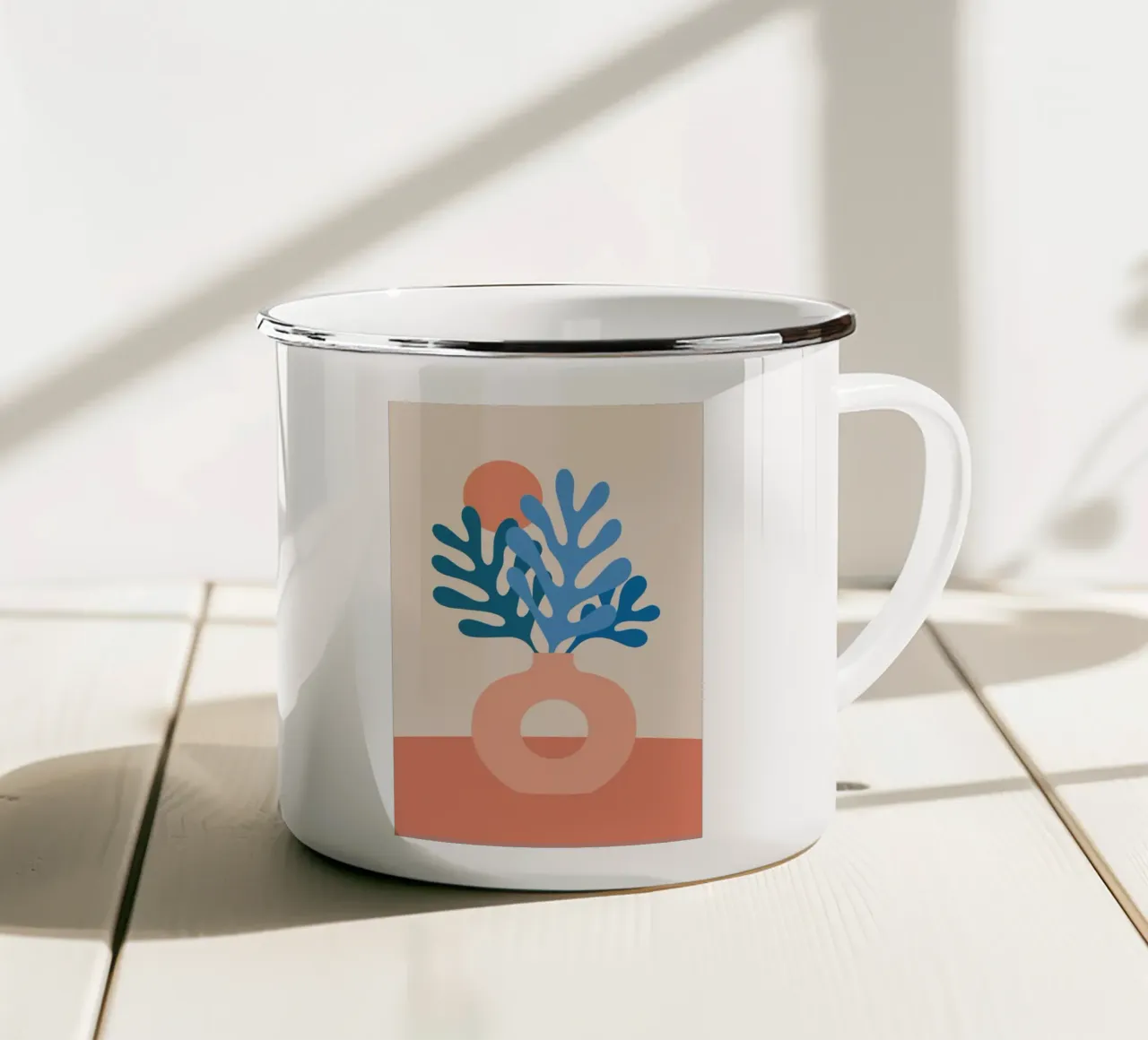 Boho Stillleben mit Korallenblättern tazza in smalto da pierosvisuals