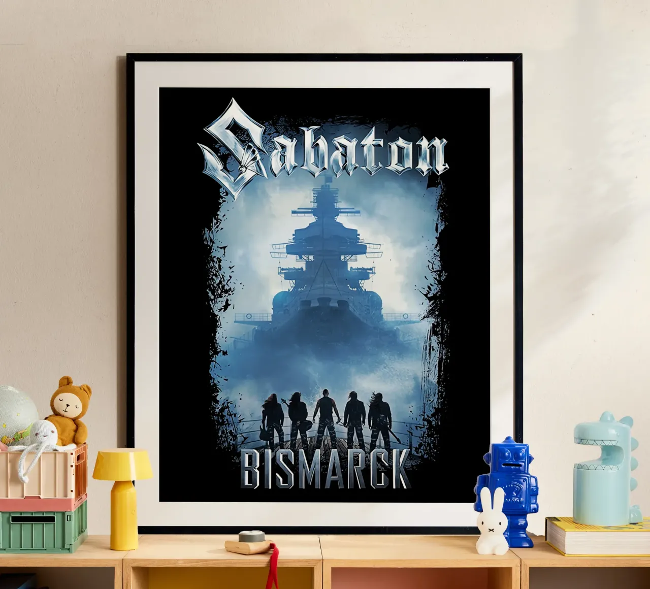 Sabaton Bismarck 'Bound By Iron And Blood' (Legati dal ferro e dal sangue) poster con telaio in plastica da andrea boceli