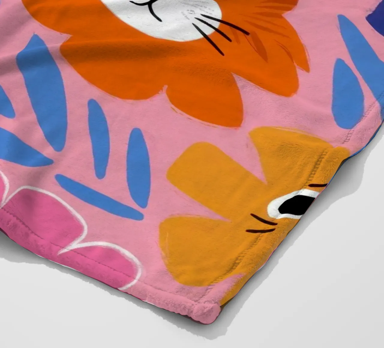 Cute Cat Face Pattern Fleecedecke von Lyra Glaze