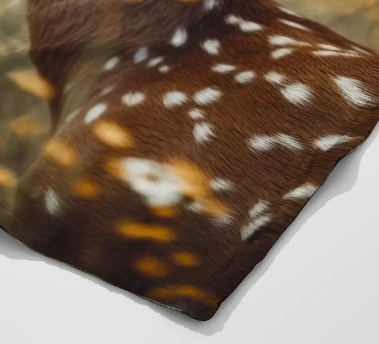 Deer In Flower Field coperta in pile da treechild