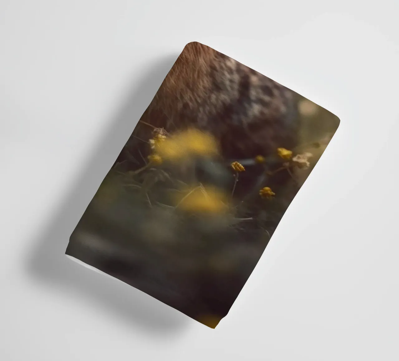 Bunny In Flower Field asciugamano da bagno da treechild