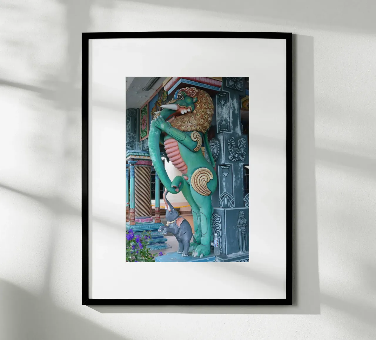 Statua di elefante mitico colorato a Sri Aruloli Thirumuruga poster da byrieneke