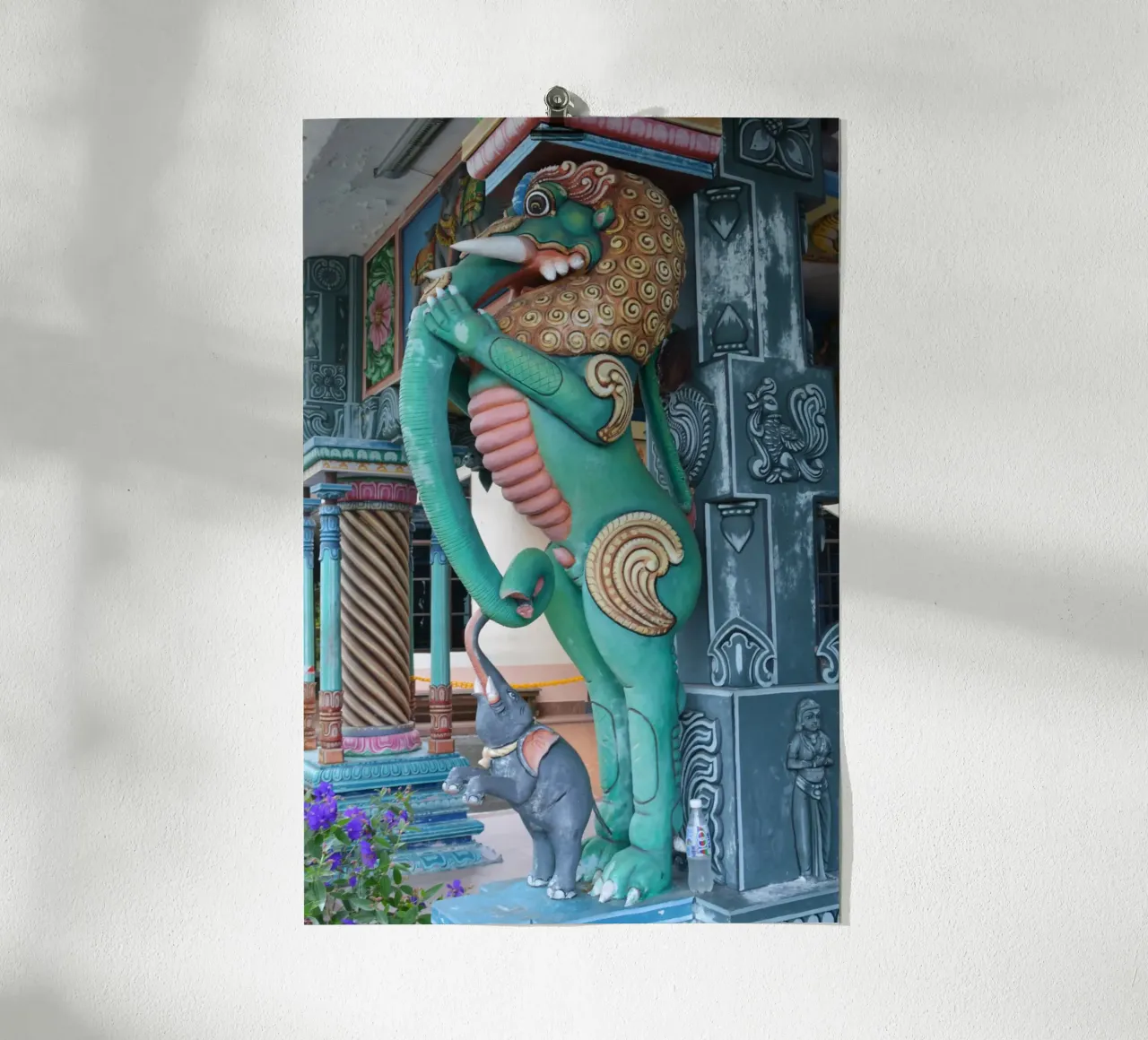 Statua di elefante mitico colorato a Sri Aruloli Thirumuruga poster da byrieneke