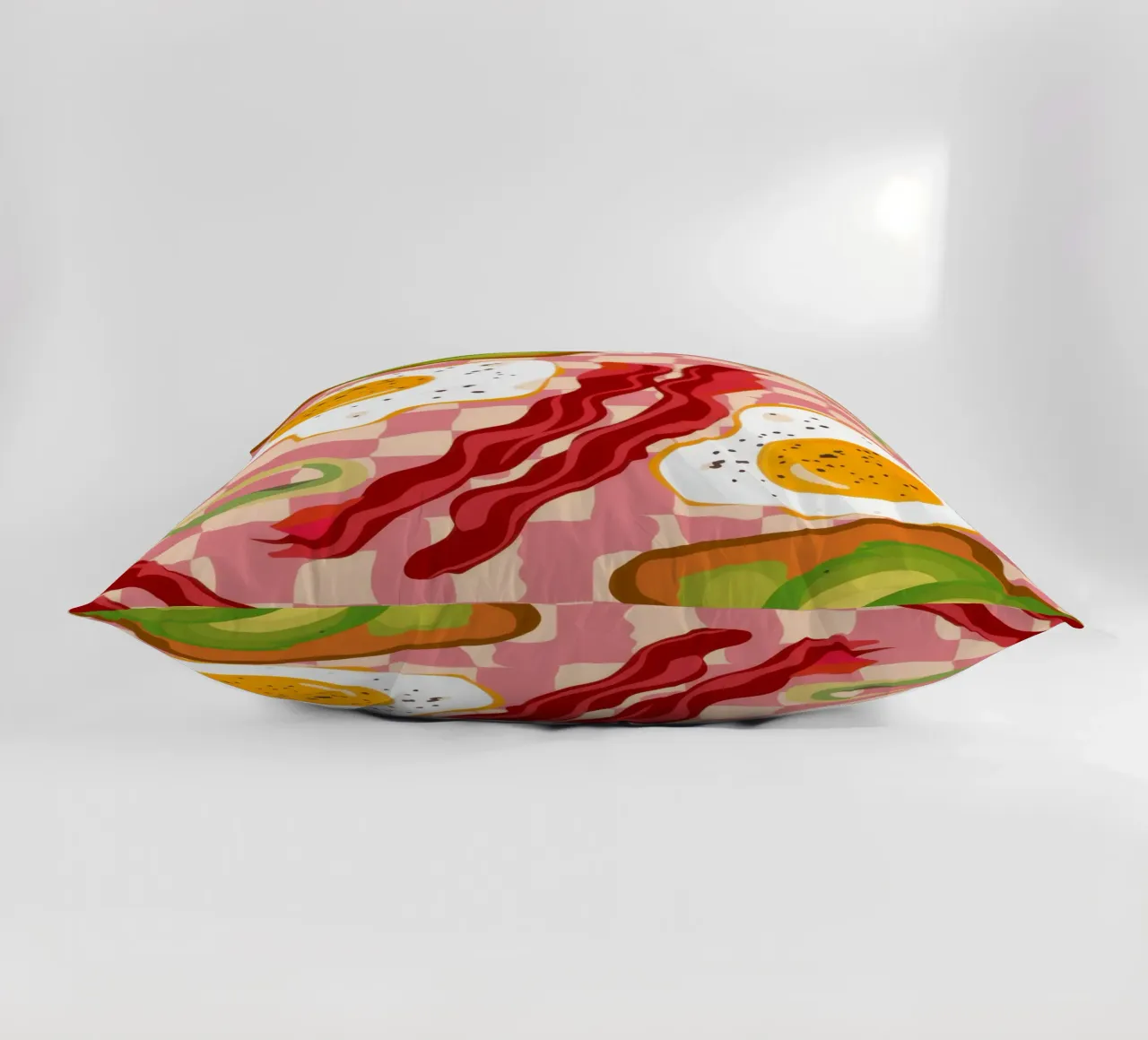 Uova e pancetta a scacchi cuscino da Lyra Glaze