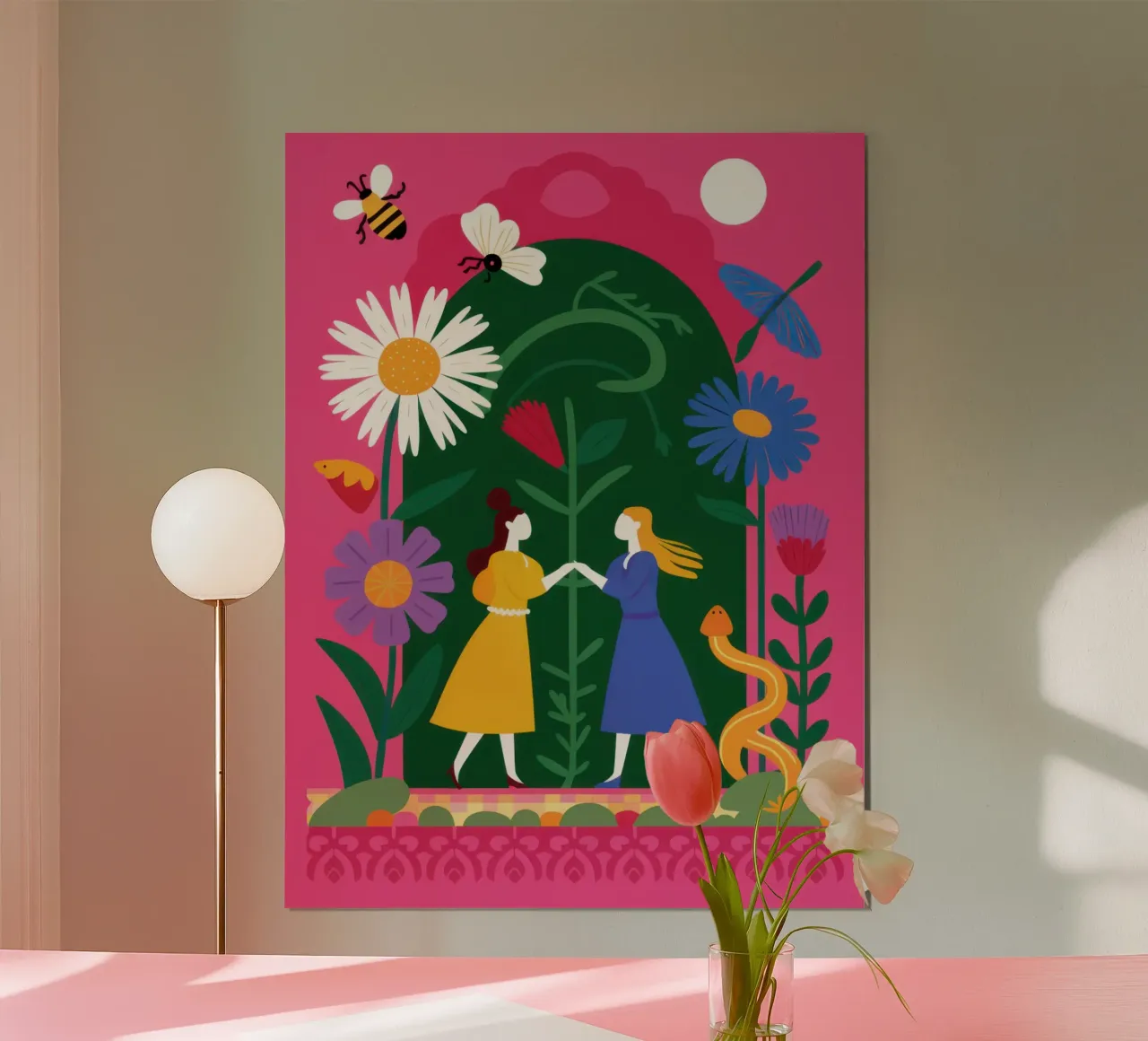 Coppia nell'arco di Daisy poster con telaio in legno da Lyra Glaze