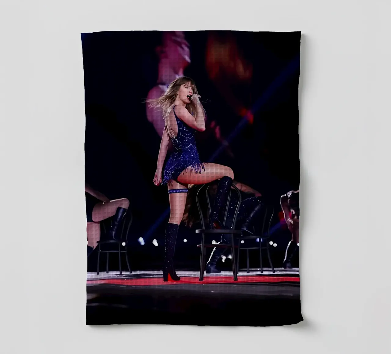 Taylor Swift est une auteure-compositrice-interprète américaine connue pour sa torchon de dfgtfdt