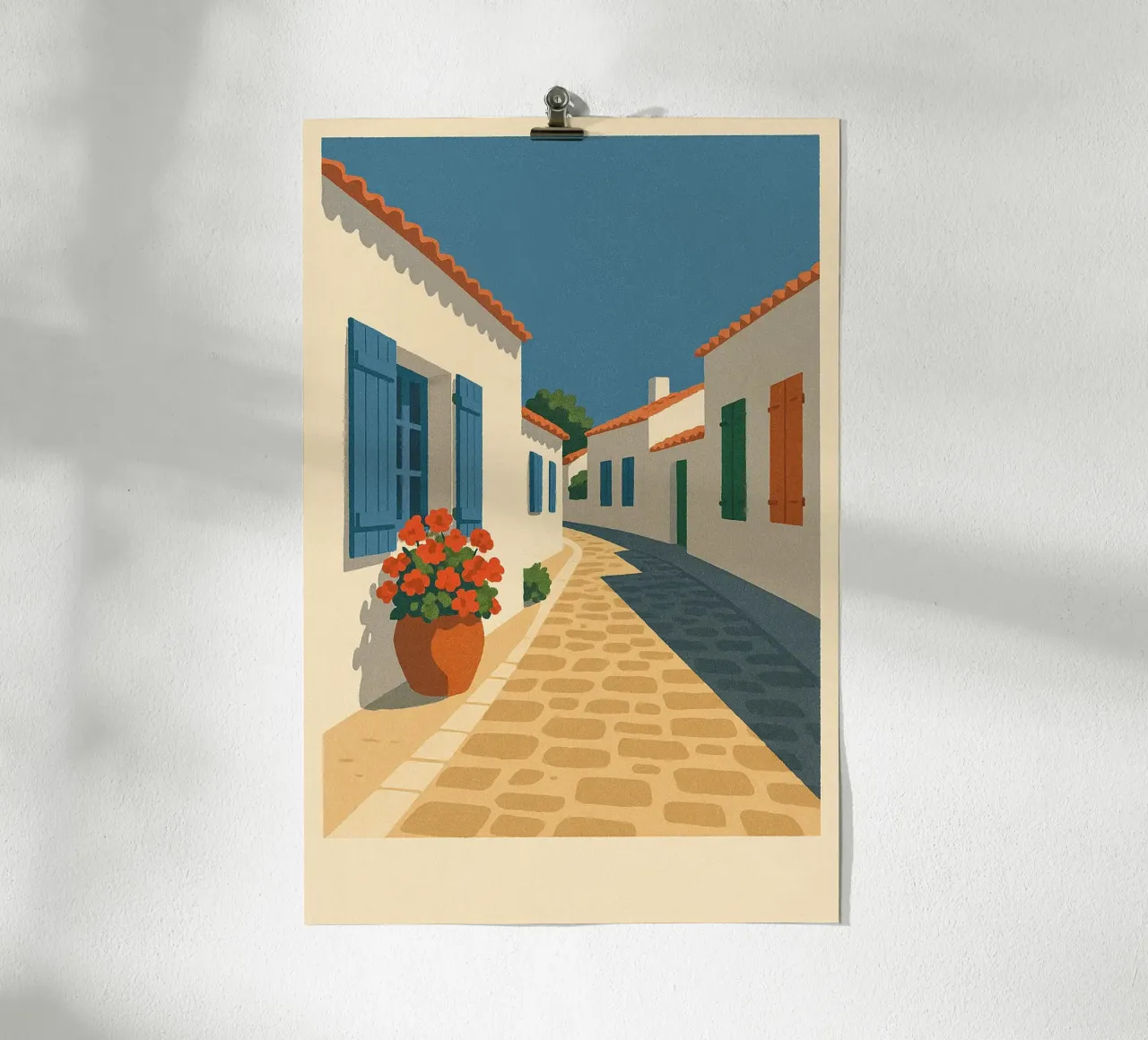 Strada soleggiata a Saint-Sauveur - Île d'Yeu poster con telaio in legno da JETLAG | affiches voyage
