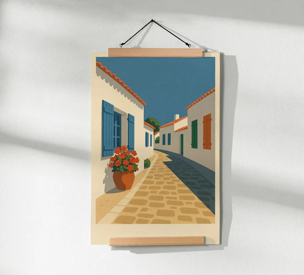 Strada soleggiata a Saint-Sauveur - Île d'Yeu poster con telaio in legno da JETLAG | affiches voyage