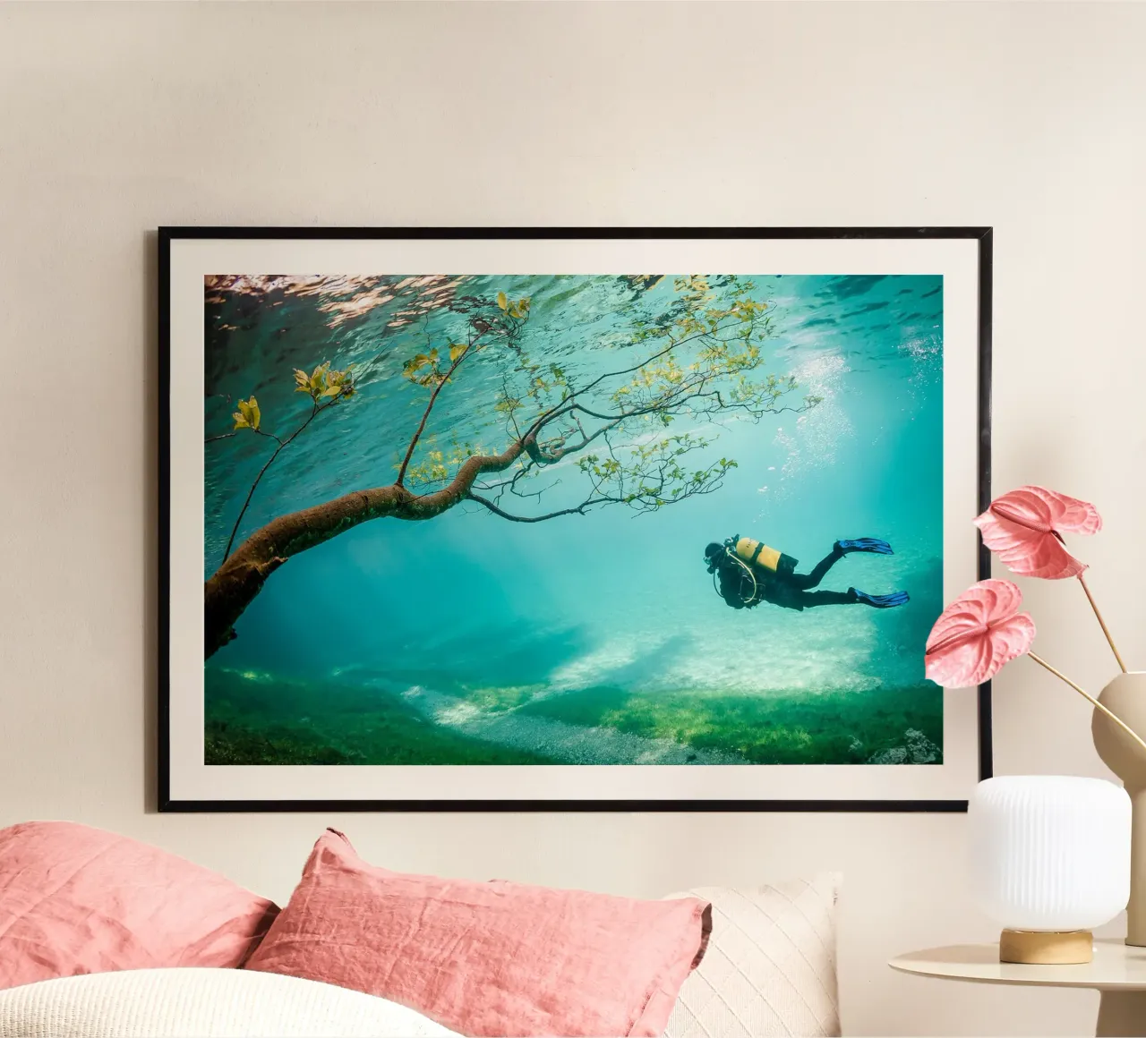 Sommozzatore nel Regno Magico poster con telaio in alluminio da Norman Click