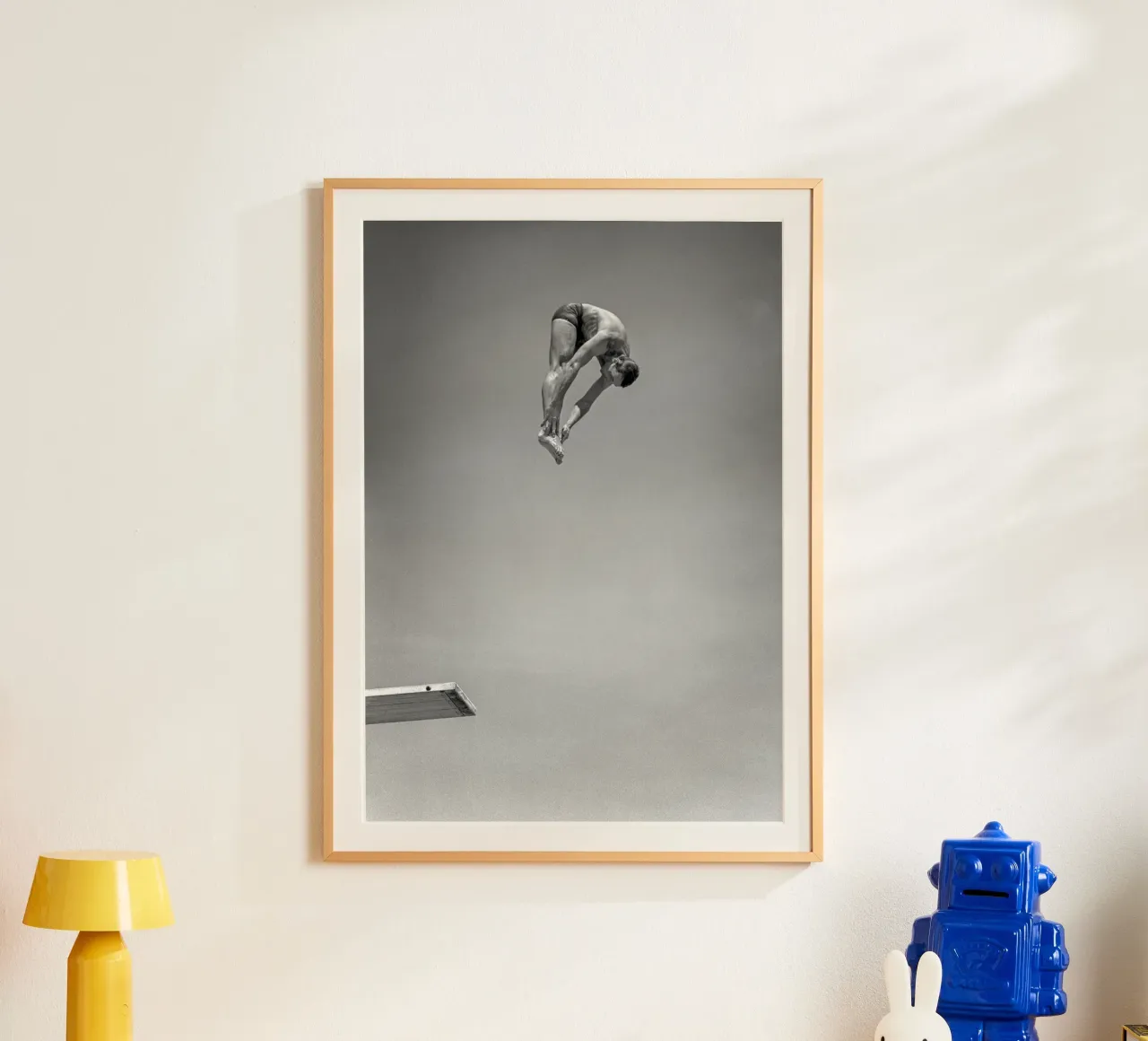 Sommozzatore con piattaforma di immersione poster con telaio in plastica da Norman Click