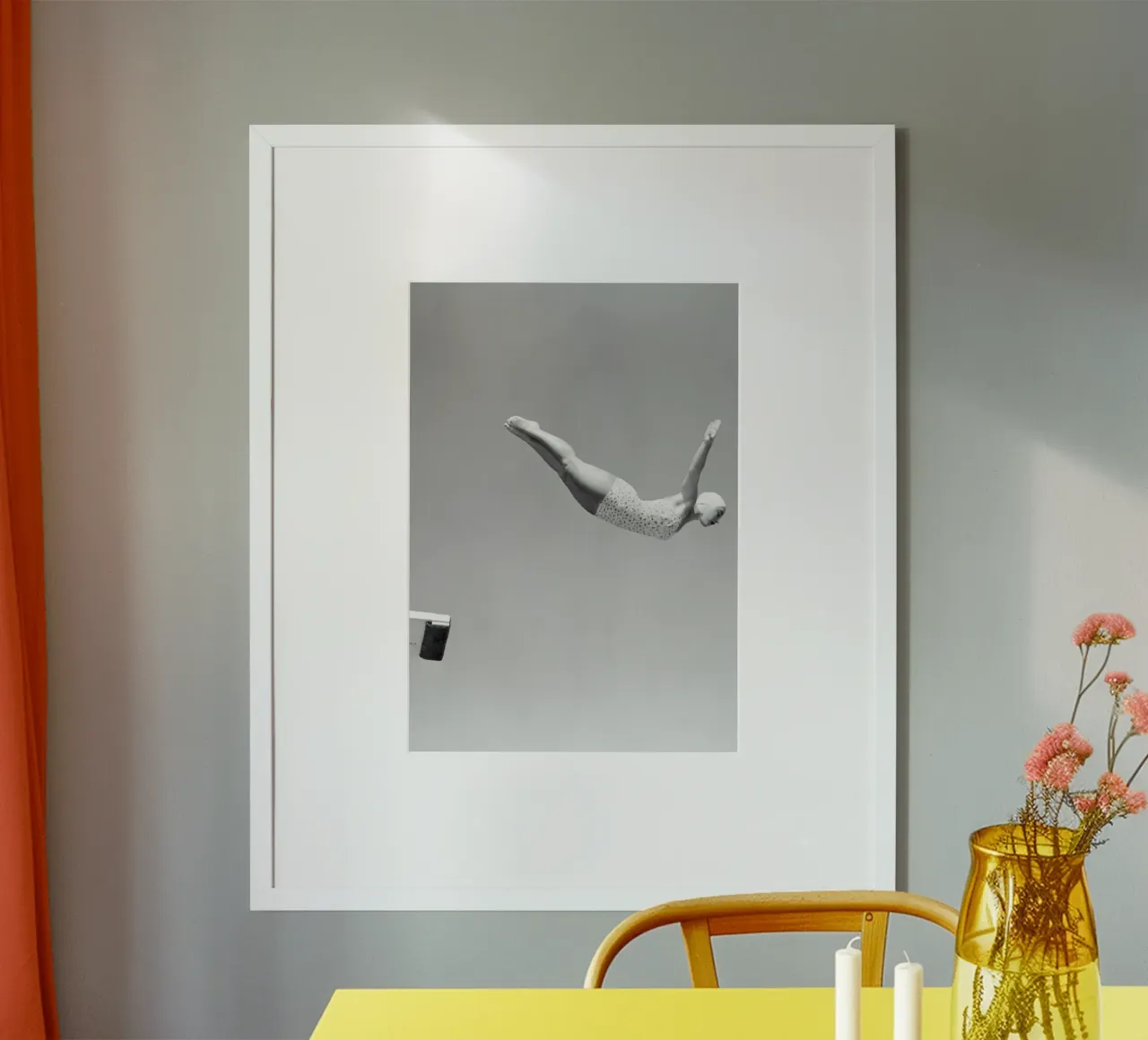 Tuffatore con trampolino poster con telaio in legno da Norman Click