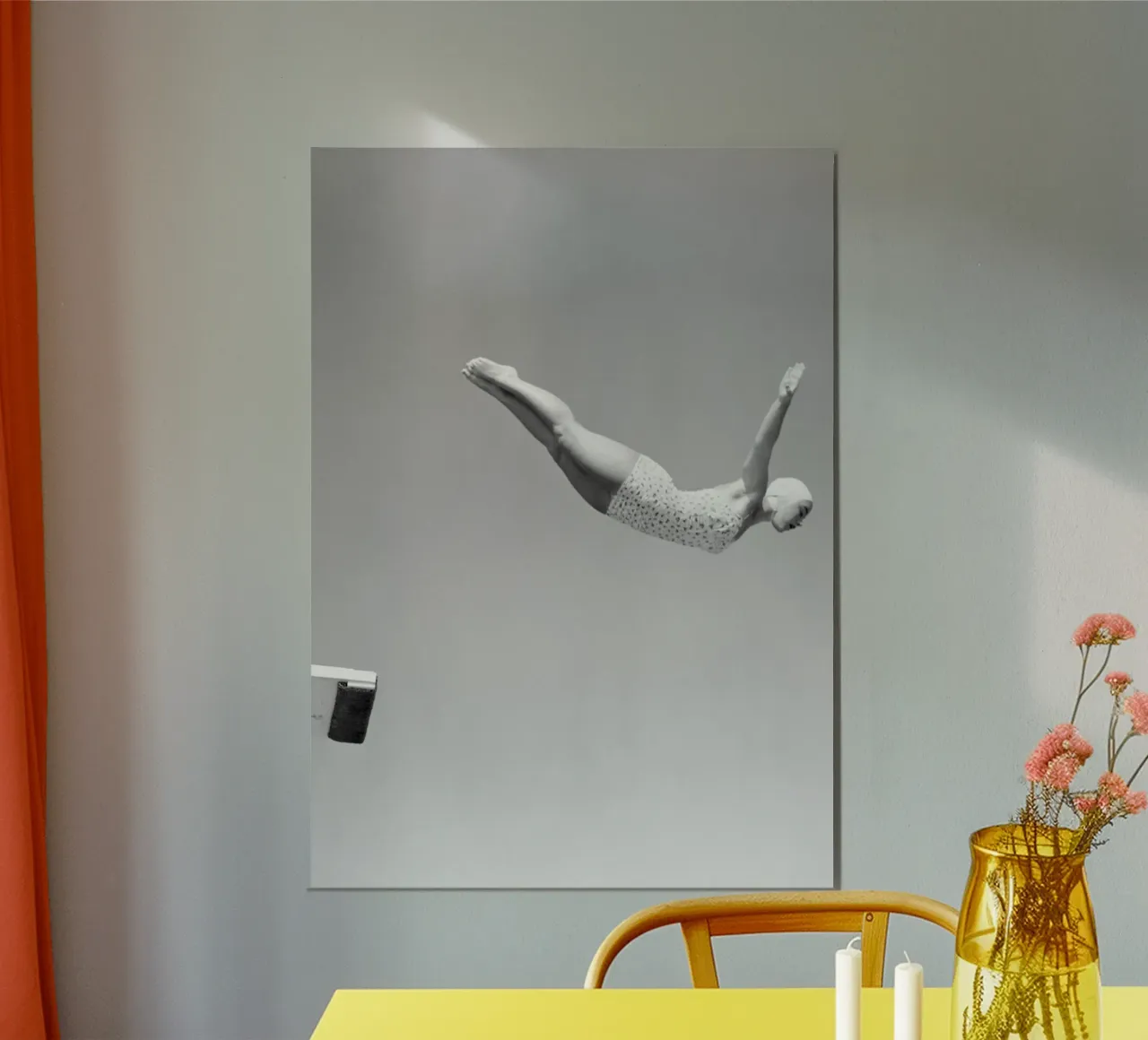 Tuffatore con trampolino poster con telaio in legno da Norman Click