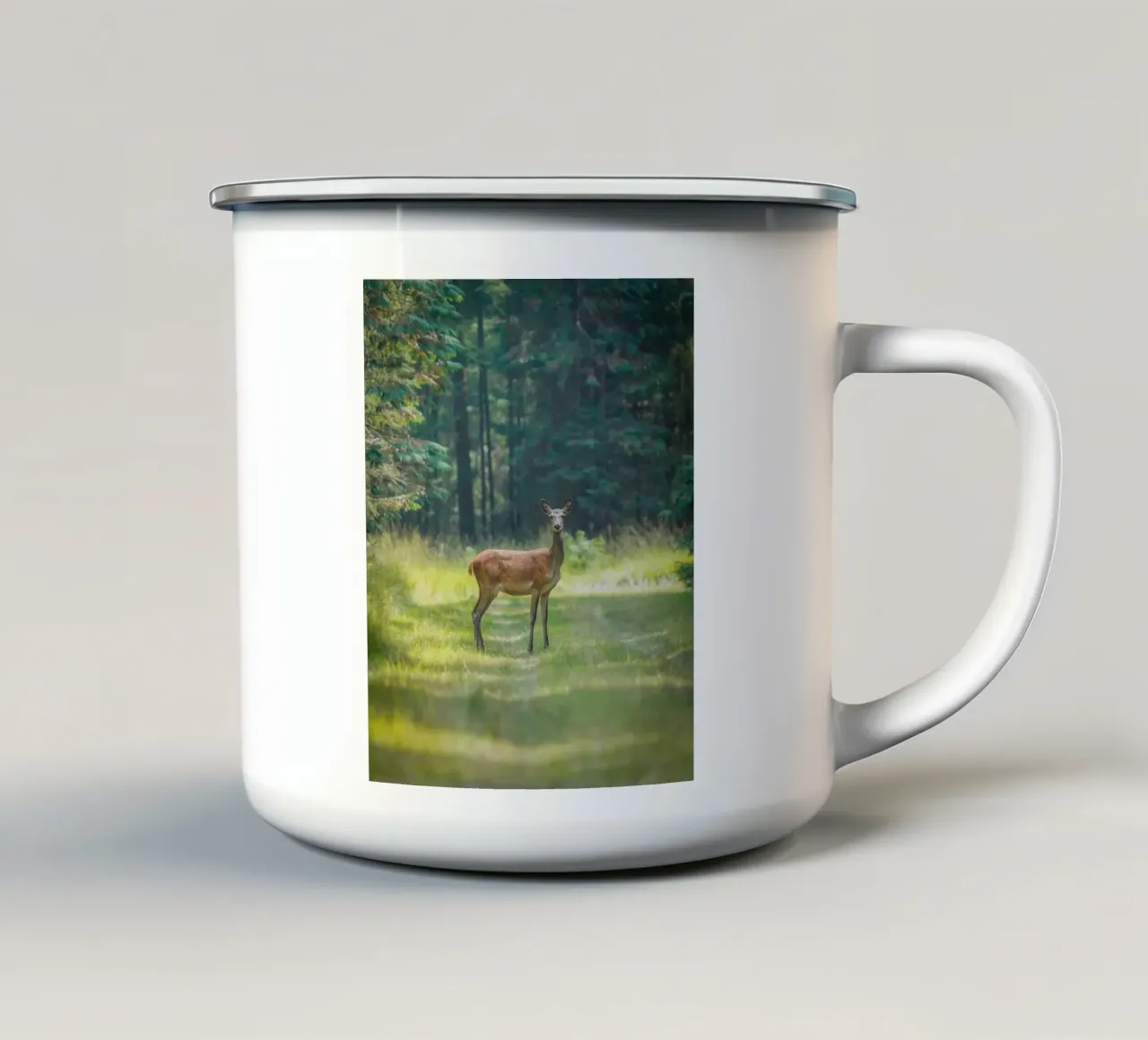 Cervo rosso in primo piano tazza in smalto da Tom's Wildlife