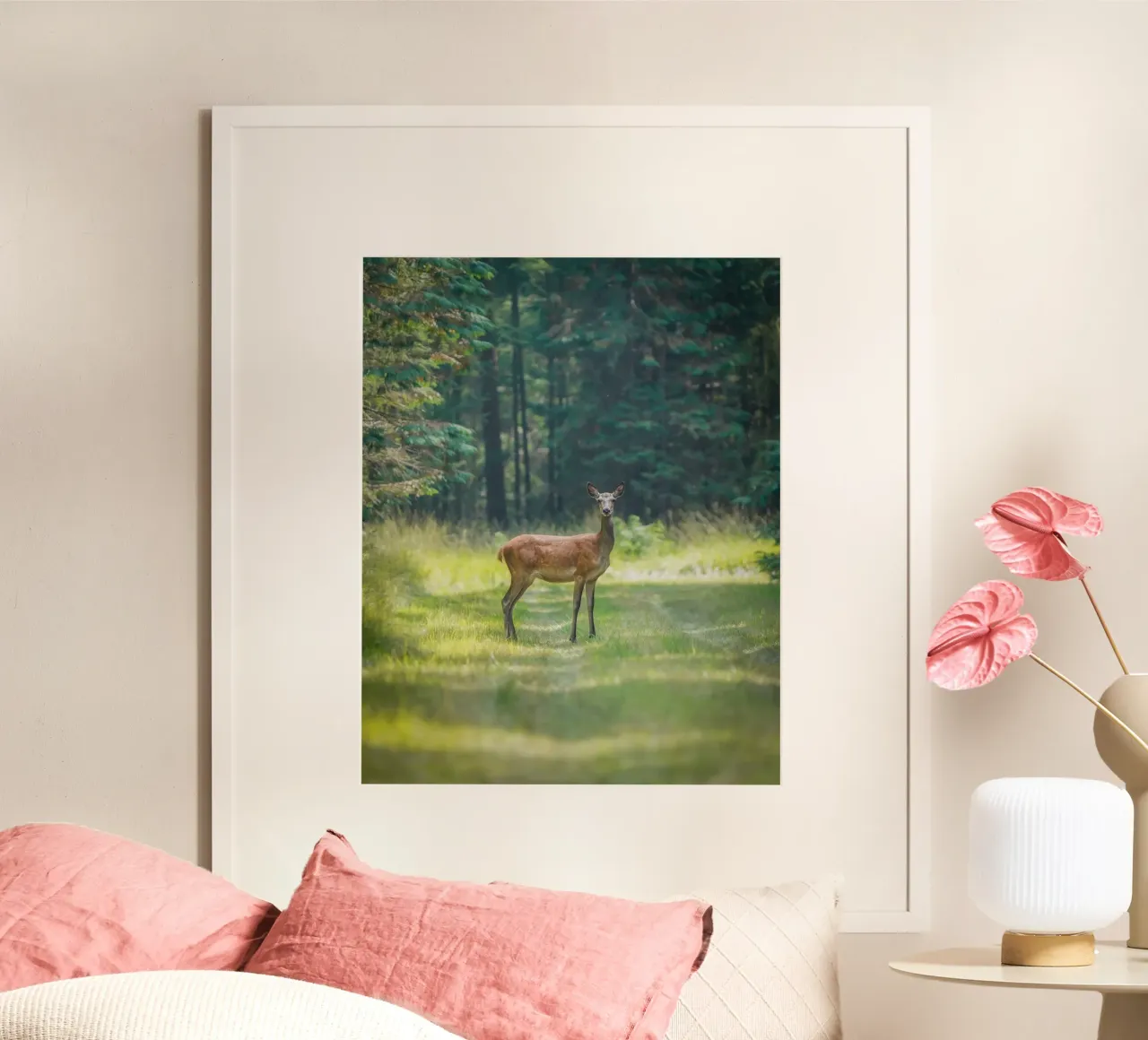 Cervo rosso in primo piano poster con telaio in alluminio da Tom's Wildlife