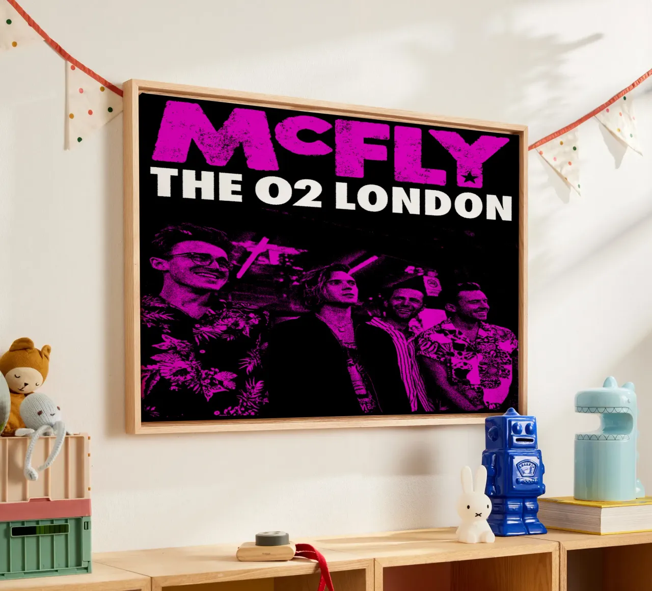 Maglietta McFly Uk Tour Classic tela con Cornice a cassetta da igoshdesigns