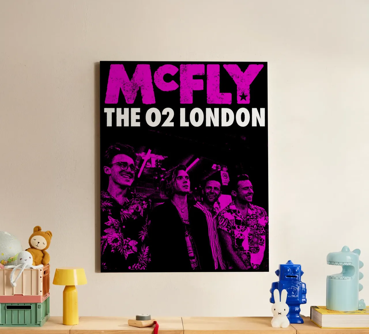 Maglietta McFly Uk Tour Classic tela con Cornice a cassetta da igoshdesigns