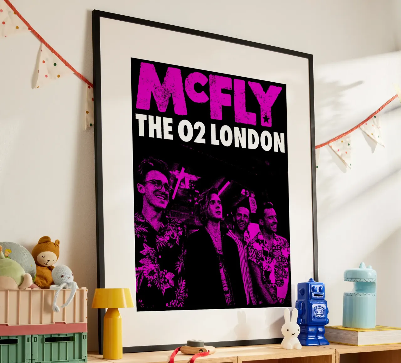 Maglietta McFly Uk Tour Classic poster da igoshdesigns