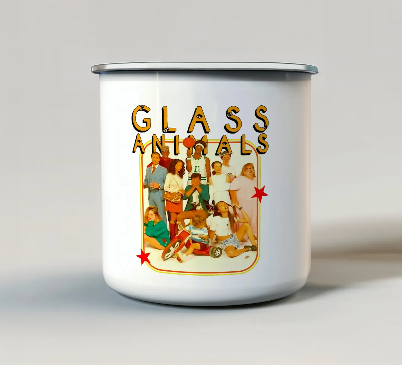 Banda di tutti i membri - Animale di vetro tazza in smalto da https://www.juniqe.com/uk/shop/Henndraws