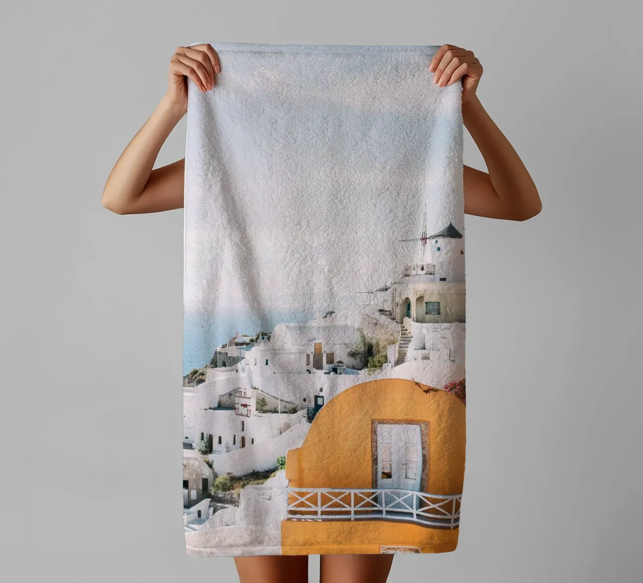 Vue de la colline d'Oia, Santorin | Paysage de l'île grecque serviette de bain de patiphotography