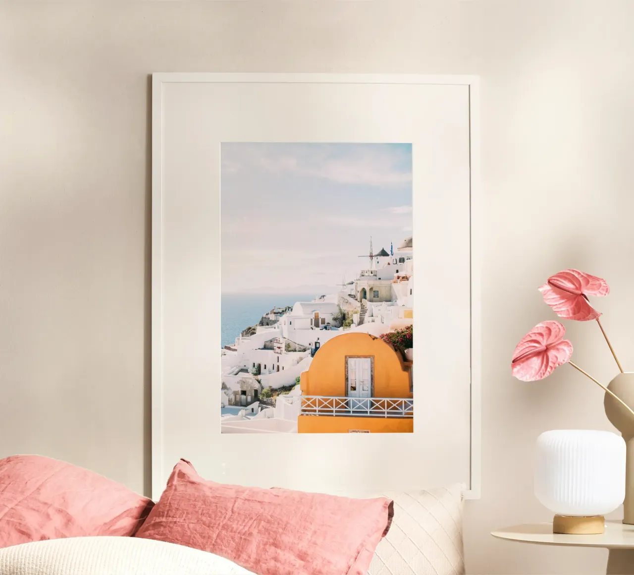 Vue de la colline d'Oia, Santorin | Paysage de l'île grecque poster avec cadre en plastique de patiphotography