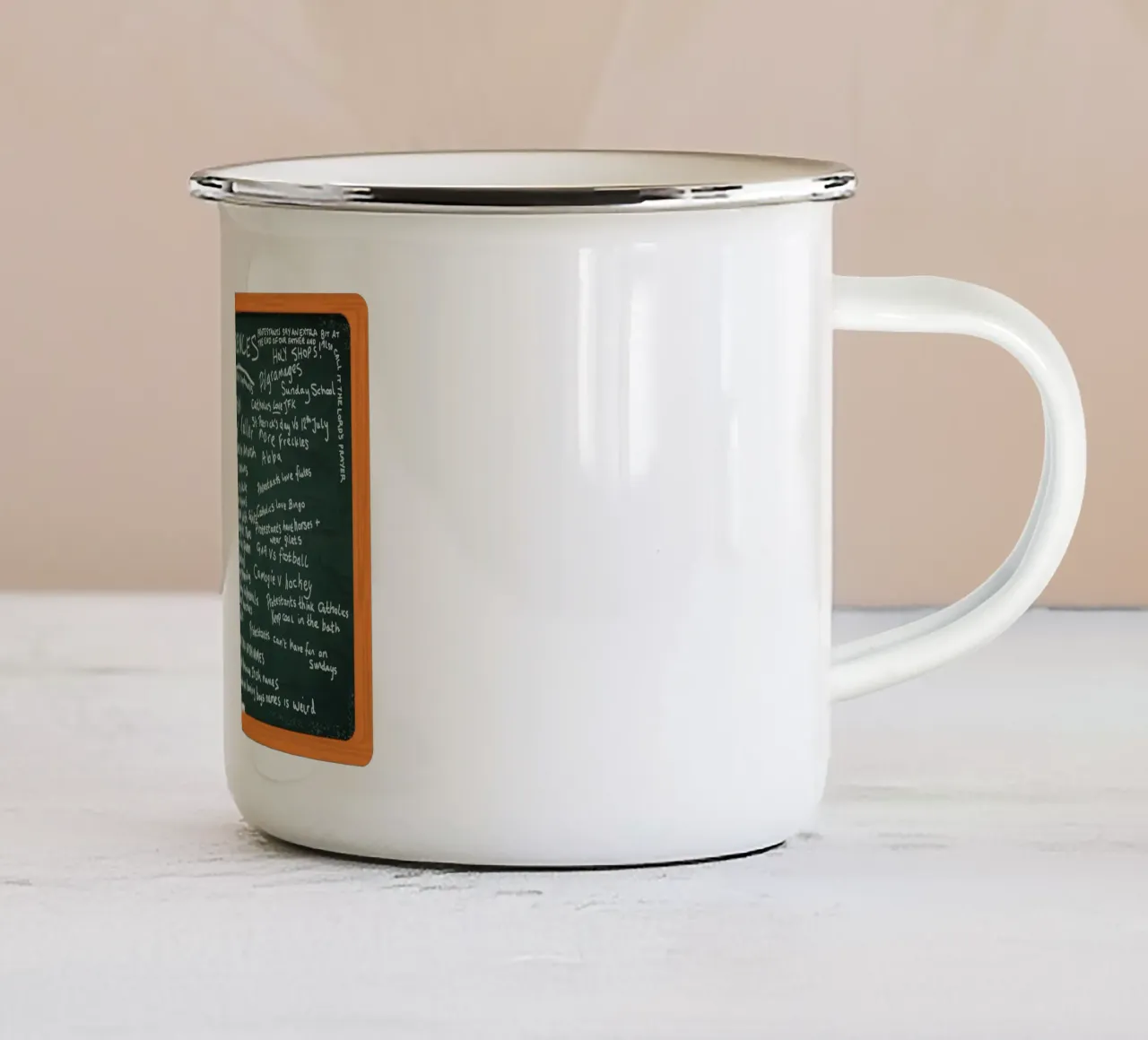 Differences between Catholics and Protestants - Derry Girls tazza in smalto da Melty Shirts