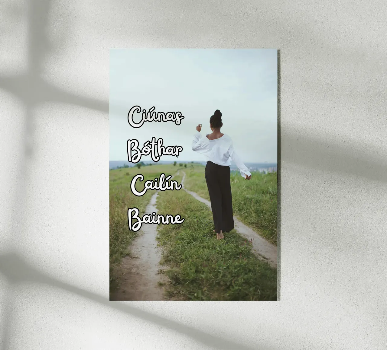 Ciúnas bóthar cailín bainne - Irish Language art plexiglass da Melty Shirts
