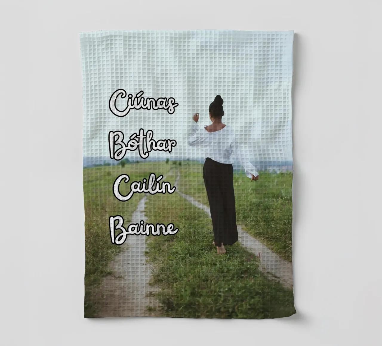 Ciúnas bóthar cailín bainne - Irish Language art canovaccio da cucina da Melty Shirts