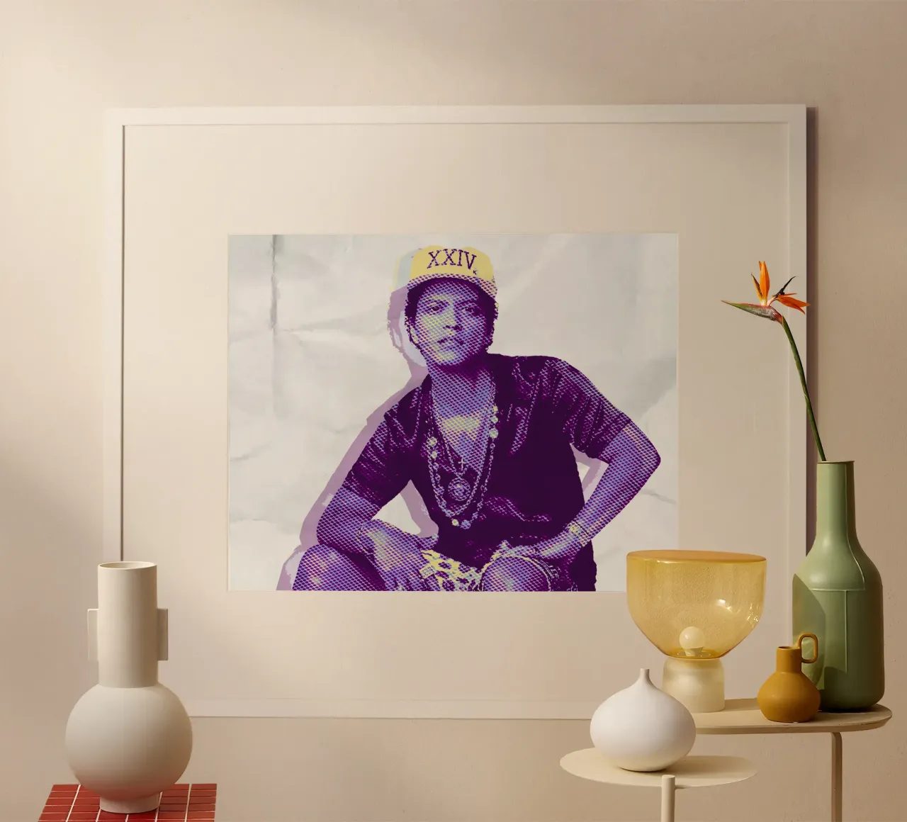 Bruno Mars: Il maestro senza tempo del pop, del funk e del soul poster con telaio in legno da Trinara